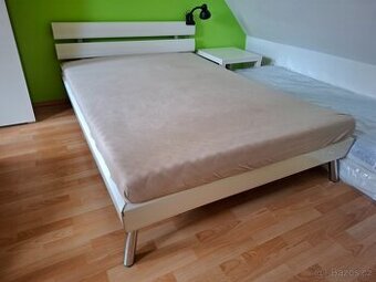 Postel 140×200cm včetně roštů a matrace