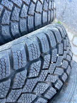 Zimní pneu 165/65 r14 nádherný vzorek