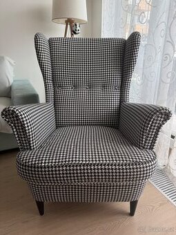 Prodám křeslo IKEA STRANDMON s podnožkou – černobílý pepito