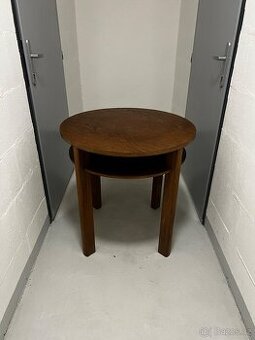 Retro kulatý konferenční stůl