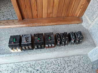 Nabízím staré jističe