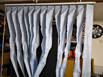 Žaluzie vertikální.