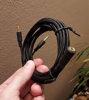 Audio kabel pro sluchátka s mikrofonem