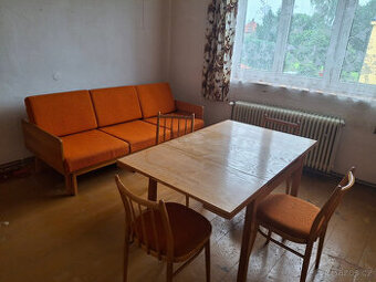 NÁBYTEK ZE 70. LET.