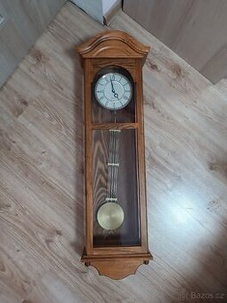 Nástěnné hodiny s kyvadlem