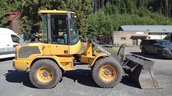 Nakladač VOLVO L30GS