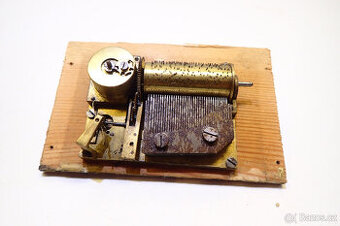 Hrací strojek - přes 100 let starý 