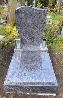 Urnový hrob z přírodní žuly