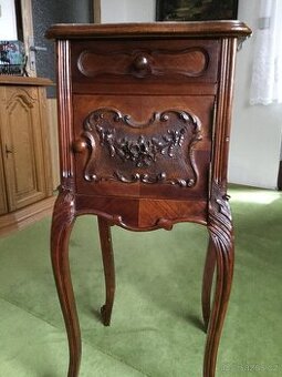 Stara vyrezavana loznice - pansky pokoj