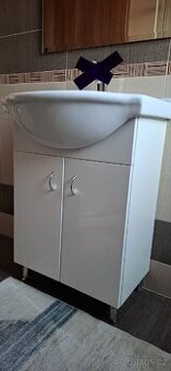 Koupelnová skříňka s umyvadlem