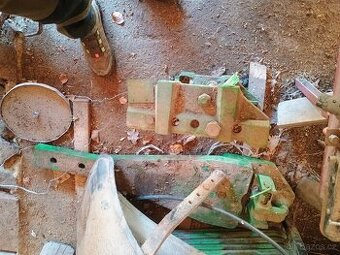 Konzole závěsu John Deere