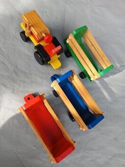Traktor a 3 vozíky