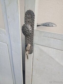 Ocelové  dvoukřídlové vrata