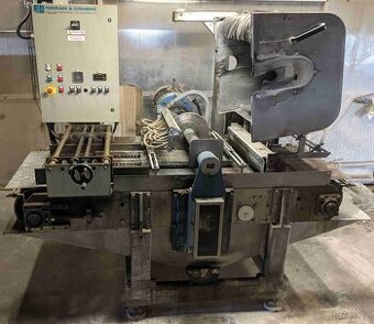 Stroj pro řezání obkladů, dlažby a jiné keramiky