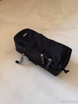 Black Rapid pouzdro na blesk a menší pouzdra na objektivy