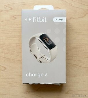 Nové hodinky Fitbit Charge 6 béžová