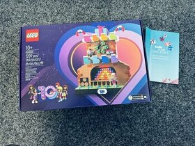 - LEGO Friends 4002022 10 Years of Friendship -