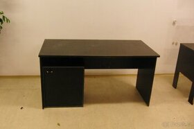 Černý, zachovalý kancelářský stůl s kontejnerem - 1