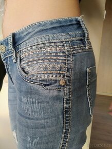 Nádherné pružné "letní" džíny s vyšíváním, vel. 36