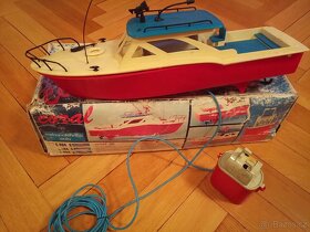 Prodám starou hračku na bowden loď CORAL člun Mehanotehnika