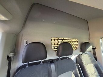 Dělící přepážka s oknem pro VW Crafter 2017+