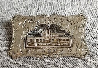 Krásná starožitná gravírovaná brož /PRAHA/.
