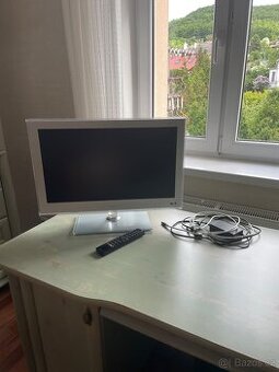 Malá televize JVC na nožičce