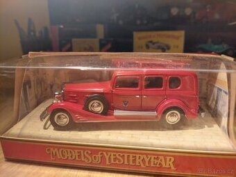 Matchbox yesteryear CADILLAC FIRE ENGINE - 1