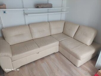 Kožený rozkládací gauč plus taburet