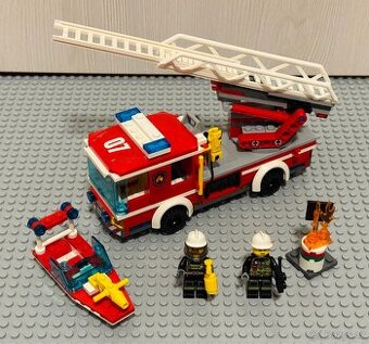LEGO City 4992 a 60107 - Hasičský člun a hasiči