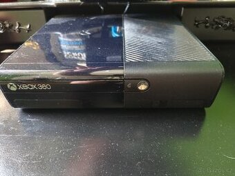 Xbox 360 E- stingray 500gb kinect a 3 ovladače