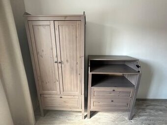 Skříň a přebalovací pult Ikea.