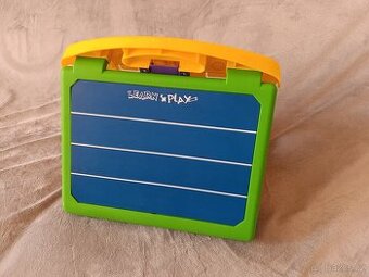 Plastová magnetická tabule s písmeny a čísly playgo
