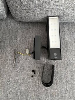 Netatmo Smart Outdoor Camera so svetlom