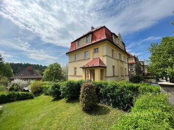 Pronájem prostorného bytu 3+1 (101 m²) v historické vile, Li