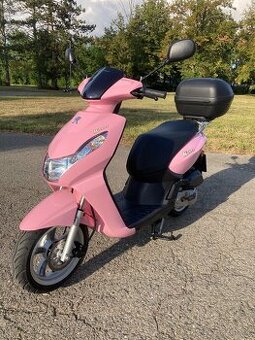 Peugeut Kisbee 50 edice Pink