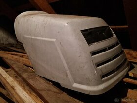 Kryt motoru na zahradní trakturek