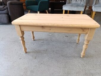 Nový borovicový masivní stůl.