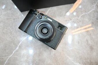 FUJIFILM X100V