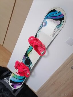 Snowboard Burton, SNB boty, Quiksilver helma