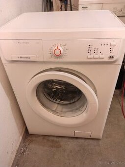 Automatická pračka Electrolux se zárukou..,,.