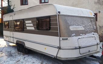 Poptávám větší obytný přívěs, možno i bez dokladů.
