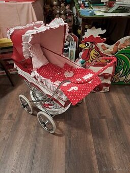 Kočárek pro panenky