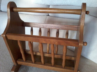 DUBOVÝ BOX NA ČASOPISY