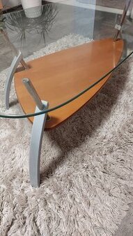 Skleněný konferenční stolek