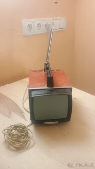 Retro přenosná televize Elektronika BL-100