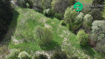 Rovinatá stavební parcela cca 350 m2 s rozlehlou...