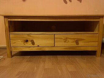 Dřevěná skříňka z masivu