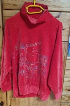 Červené sametová mikina