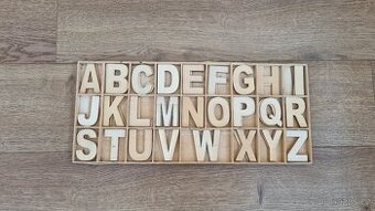 Dřevěná písmenka, Abeceda